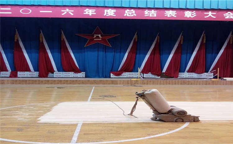 室內(nèi)籃球?qū)嵞具\(yùn)動(dòng)地板多少錢(qián)